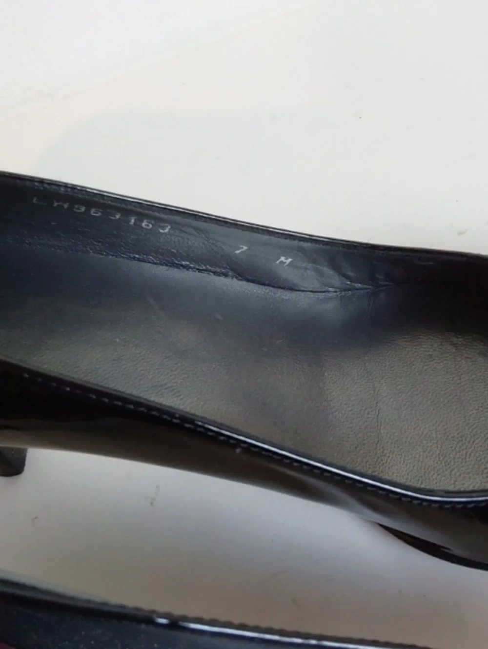 Stuart Weitzman| Black Patent Pointed Heels with Gray Bow Accent Toe Sz. 7